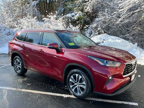 Used 2022 Toyota Highlander XLE image 7