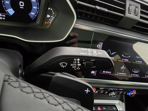 Used 2024 Audi Q3 2.0T Premium Plus w/ Premium Plus Package image 42