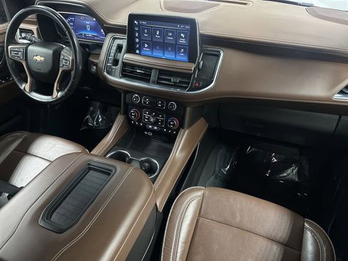 Used 2023 Chevrolet Suburban High Country image 11