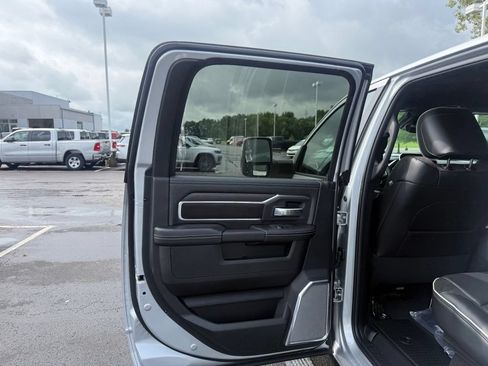New 2026 RAM 2500 Laramie AWD/4WD image 39