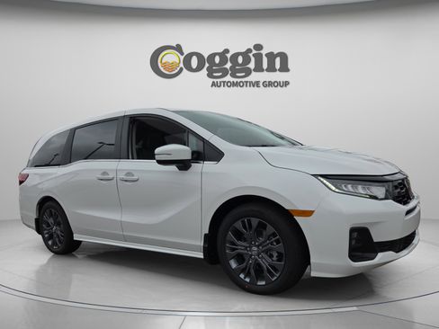 New 2026 Honda Odyssey Touring image 7