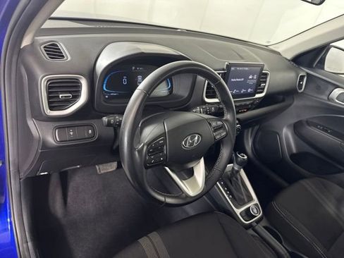 Used 2023 Hyundai Venue SEL image 13