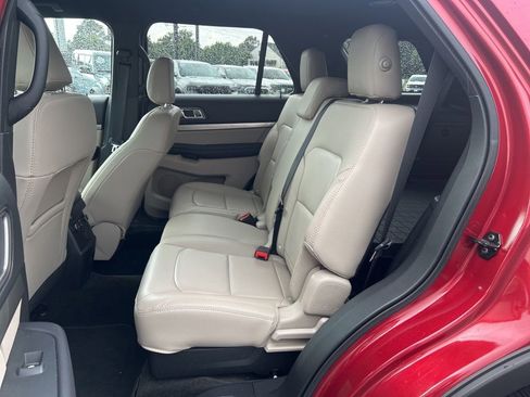 Used 2018 Ford Explorer XLT w/ Equipment Group 202A AWD/4WD image 12