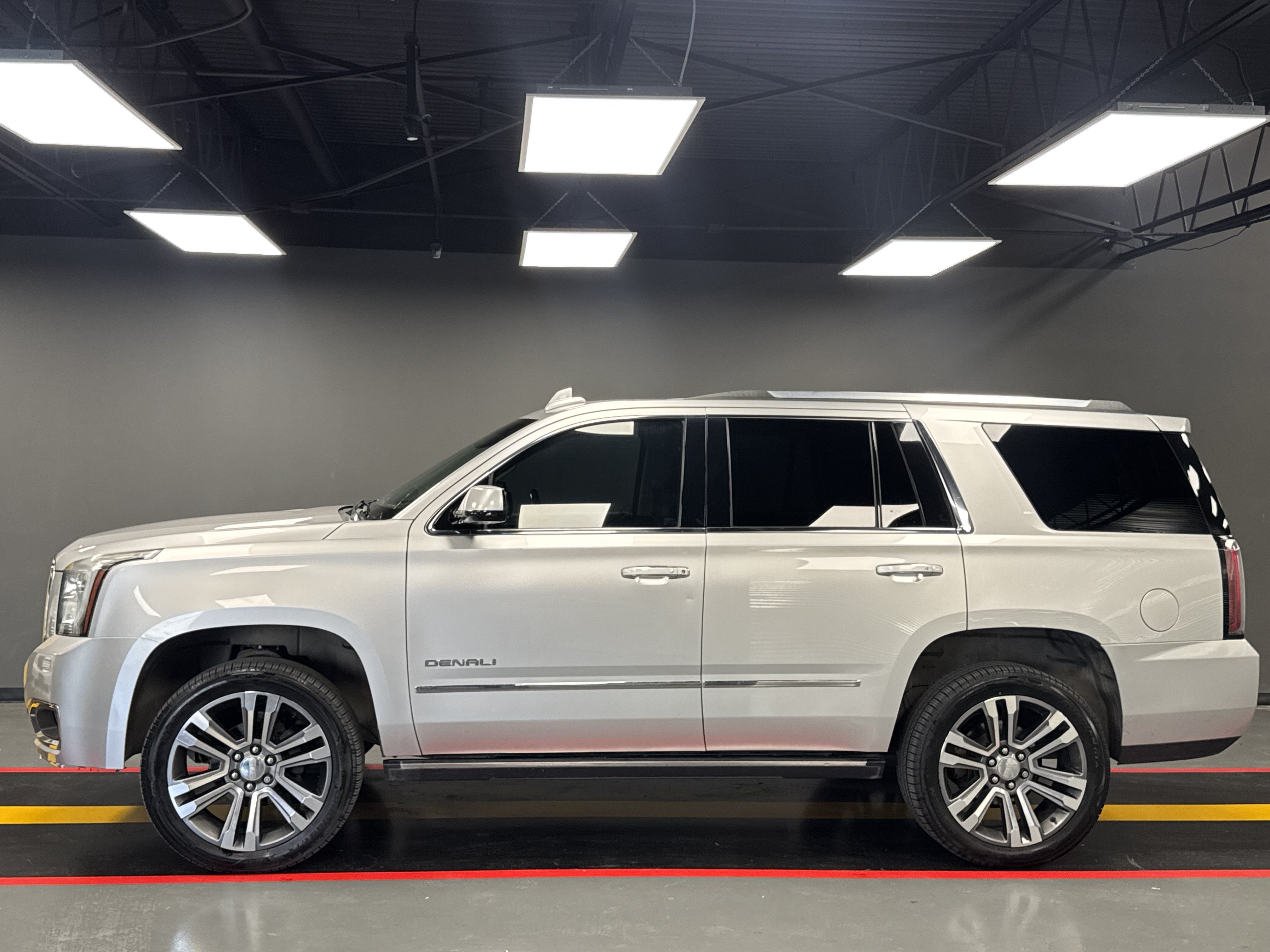 Used 2019 GMC Yukon Denali w/ Denali Ultimate Package RWD image 3