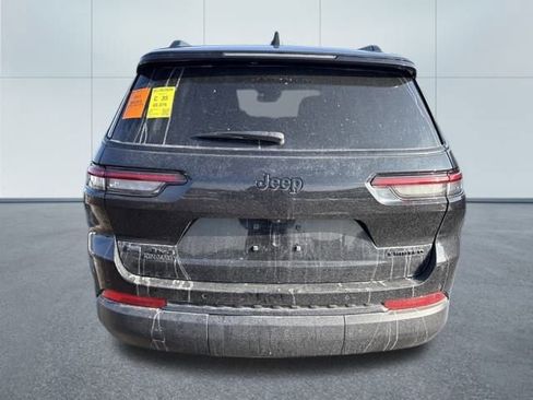 Used 2023 Jeep Grand Cherokee L Limited w/ Black Appearance Package image 3