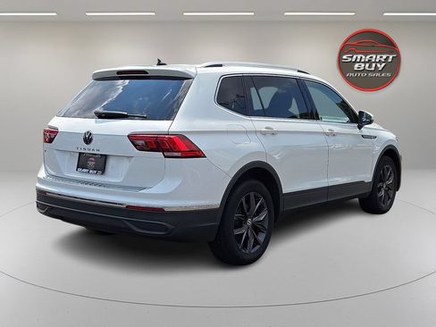 Used 2023 Volkswagen Tiguan SE w/ Panoramic Sunroof Package FWD image 5