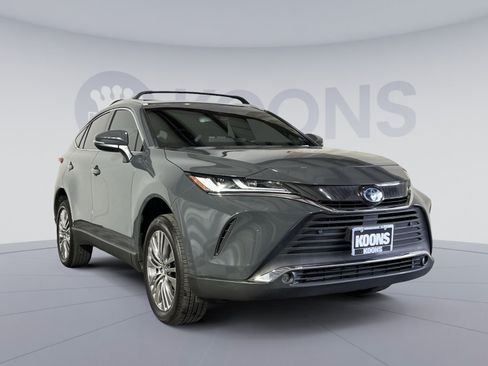 Used 2024 Toyota Venza XLE AWD/4WD image 10