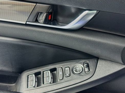 Used 2018 Honda Accord Sport image 21