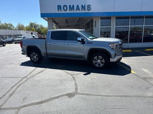 Used 2025 GMC Sierra 1500 SLT AWD/4WD image 2