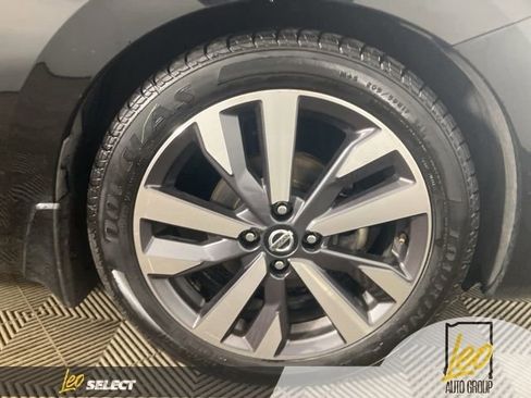 Used 2020 Nissan Versa SR w/ Convenience Package FWD image 22
