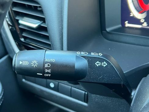 Used 2024 Nissan Rogue SL AWD/4WD image 19