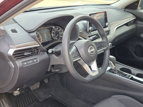 Certified 2025 Nissan Altima 2.5 SV image 10