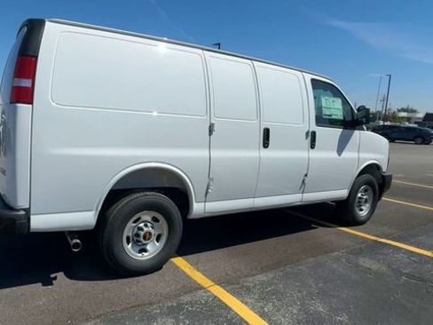 New 2026 GMC Savana 2500 RWD image 8