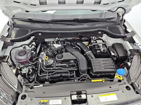 New 2026 Volkswagen Taos SE FWD image 10