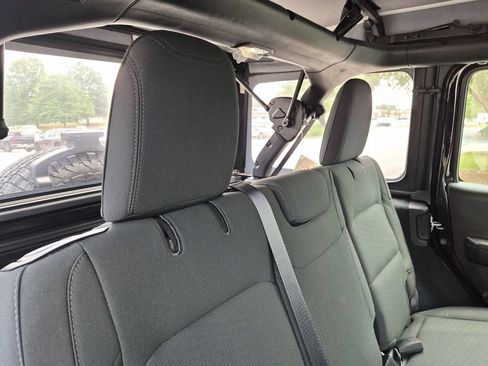 Used 2022 Jeep Wrangler Unlimited Sport AWD/4WD image 30