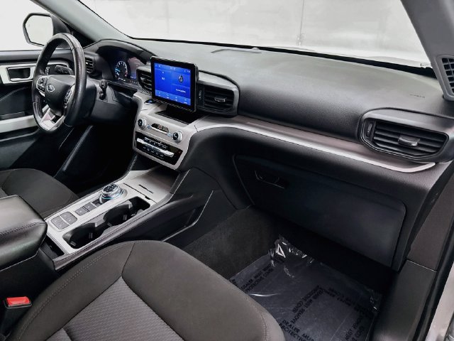 Used 2024 Ford Explorer XLT RWD image 29