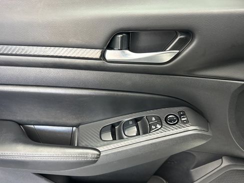 Used 2025 Nissan Altima 2.5 SV FWD image 10