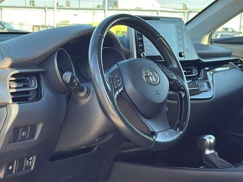Used 2021 Toyota C-HR Limited image 11