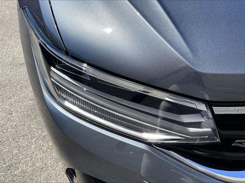 Certified 2023 Volkswagen Tiguan SE R-Line FWD image 27