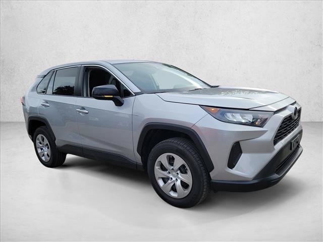 Used 2022 Toyota RAV4 LE FWD image 3