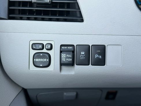 Used 2011 Toyota Sienna Limited w/ Premium Pkg FWD image 37