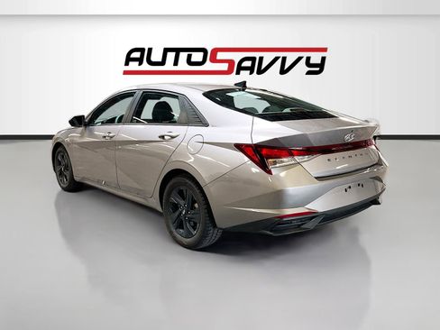 Used 2023 Hyundai Elantra SEL w/ Cargo Package FWD image 5