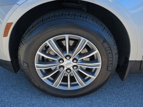 Used 2017 Cadillac XT5 Luxury w/ Driver Awareness Package image 10