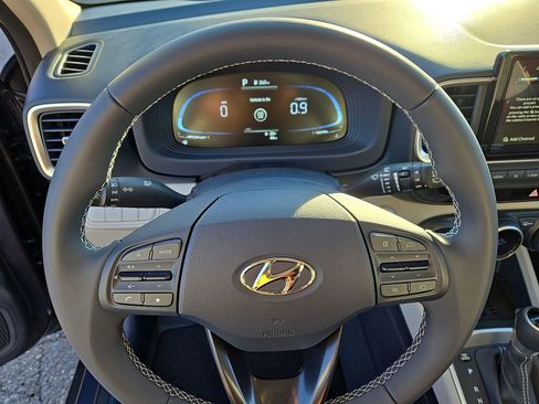 Certified 2025 Hyundai Venue Limited image 22