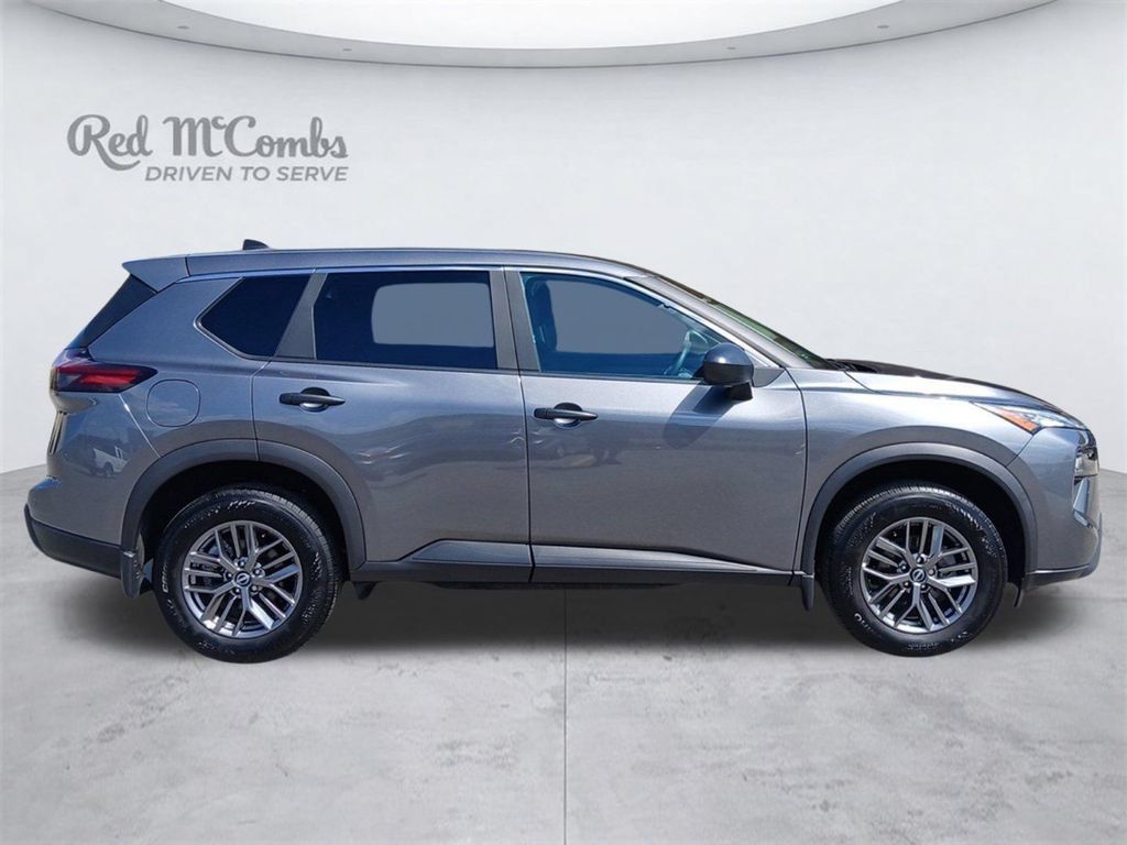 Used 2025 Nissan Rogue S AWD/4WD image 7