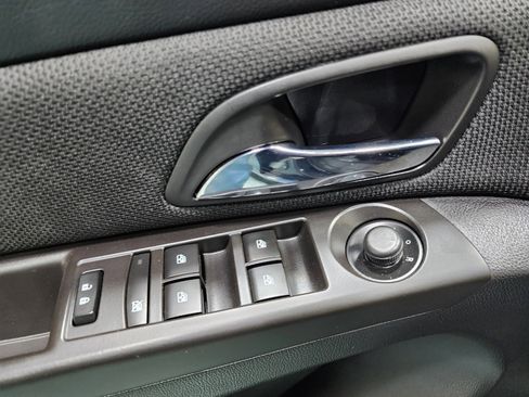 Used 2016 Chevrolet Cruze LT image 18