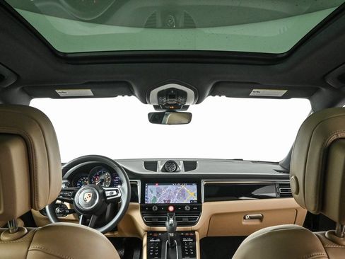 Certified 2025 Porsche Macan AWD image 18