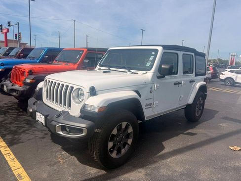 Used 2018 Jeep Wrangler Unlimited Sahara w/ Cold Weather Group AWD/4WD image 3