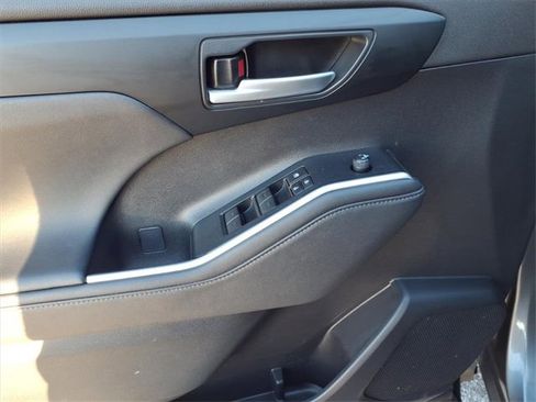 Used 2024 Toyota Highlander XSE image 9