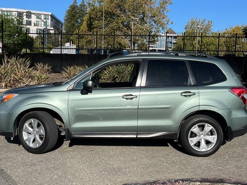 Used 2014 Subaru Forester 2.5i Premium AWD/4WD image 2