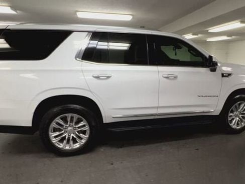 Certified 2022 GMC Yukon SLT w/ SLT Premium Package AWD/4WD image 9