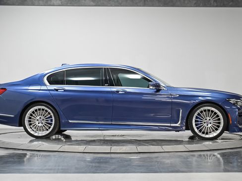 Used 2022 BMW ALPINA B7 xDrive w/ Luxury Rear Seating Package image 19