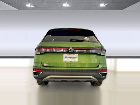 New 2026 Volkswagen Taos SE image 10