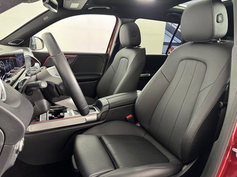 Certified 2025 Mercedes-Benz GLB 250 4MATIC image 26