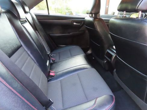 Used 2016 Toyota Camry SE FWD image 33