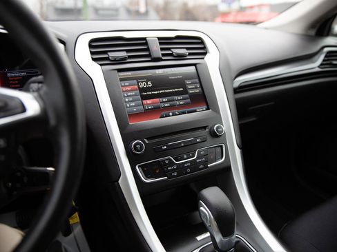 Used 2016 Ford Fusion SE image 13