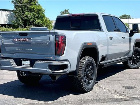 Used 2025 GMC Sierra 2500 AT4 w/ AT4 Premium Plus Package AWD/4WD image 2