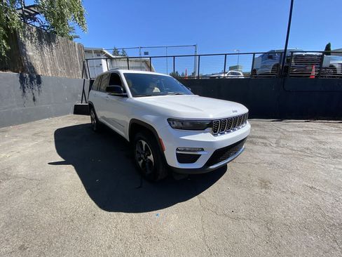 Used 2024 Jeep Grand Cherokee Limited 4xe AWD/4WD image 8