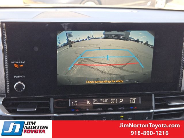 Used 2026 Toyota Sienna XLE FWD image 19