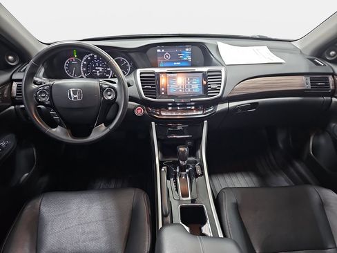 Used 2017 Honda Accord EX-L image 10