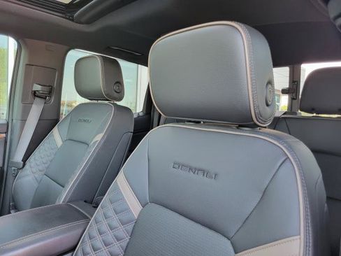 Used 2023 GMC Canyon Denali AWD/4WD image 16
