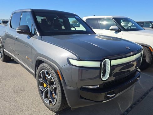 Used 2022 Rivian R1T Adventure image 3