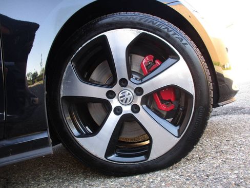 Used 2017 Volkswagen GTI SE FWD image 43