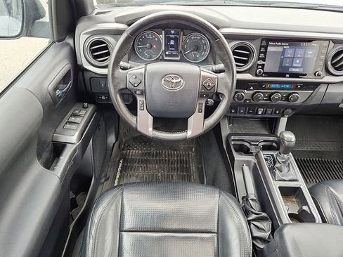 Used 2020 Toyota Tacoma TRD Sport w/ TRD Premium Sport Package AWD/4WD image 11