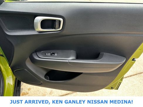 Used 2022 Hyundai Venue SE FWD image 22
