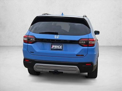 Used 2025 Honda Pilot TrailSport image 6